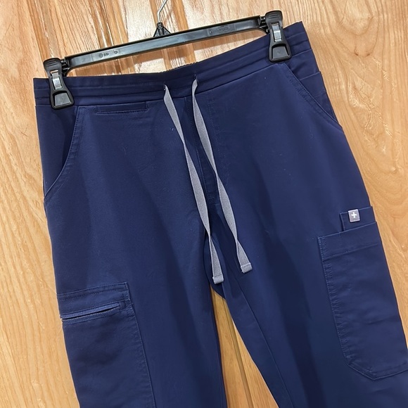 FIGS Yola Skinny Scrub Pants - Picture 3 of 8